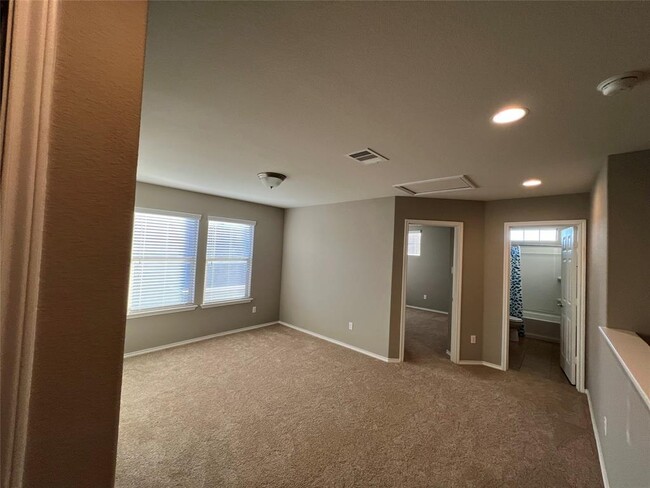 Building Photo - 16017 Hawthorne Heights Trail