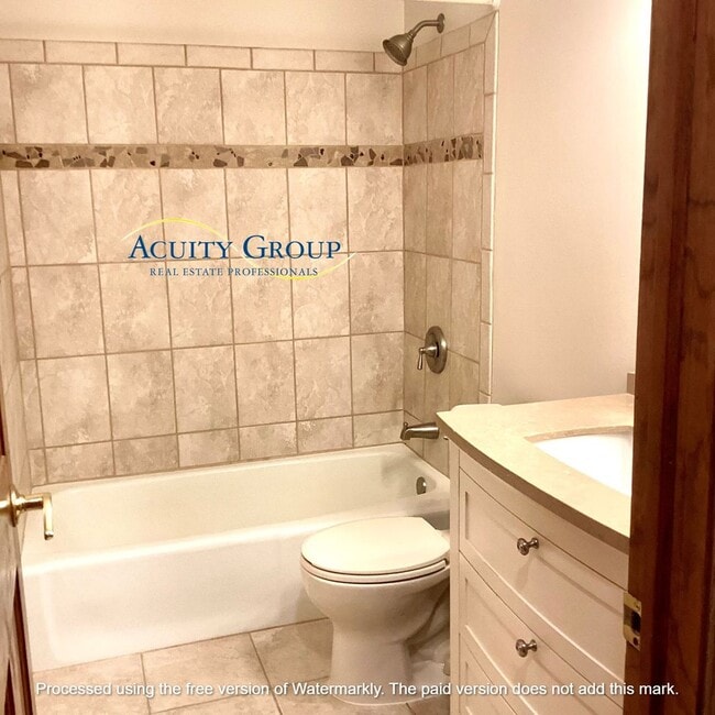 Building Photo - 3BR, 2BA Split Level Home