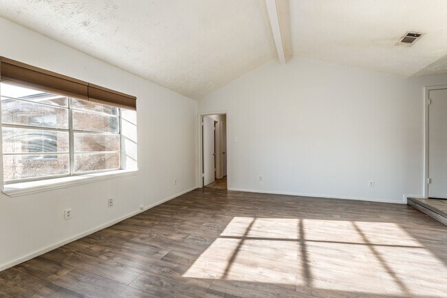 Building Photo - 15235 Heron Park Dr