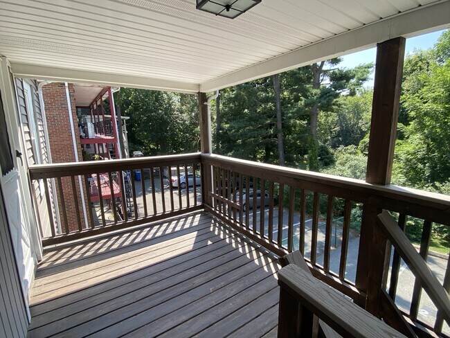Building Photo - 274 River St