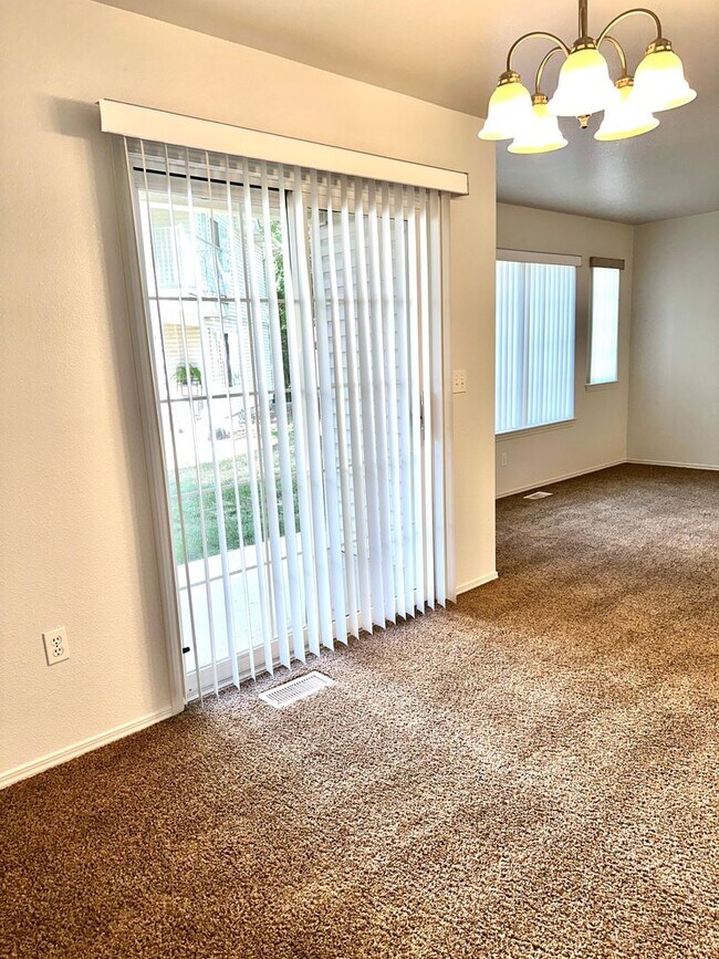 Building Photo - Adorable 2 bedroom 2 bathroom apartment wi...
