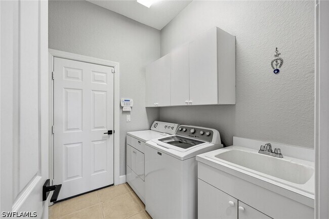 Building Photo - 9024 Maverick Ct