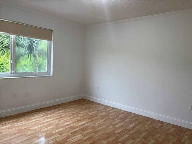 Building Photo - 8039 Lake Dr