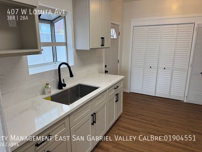 Building Photo - 407 W Lomita Ave