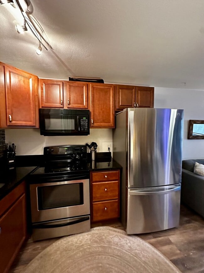 Building Photo - Maui Lani Terraces ocean view studio, with 1 reserved parking space