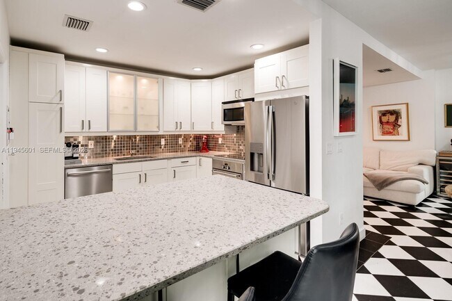 Building Photo - 2952 Peachy St