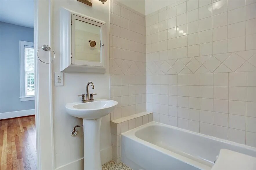 Building Photo - 1928 Harold St