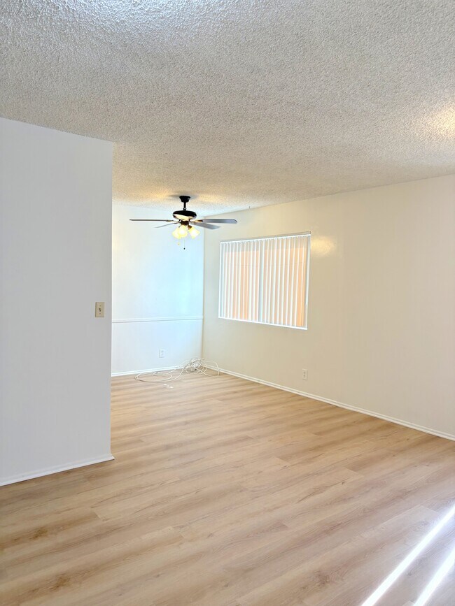Building Photo - 1086 Springfield St