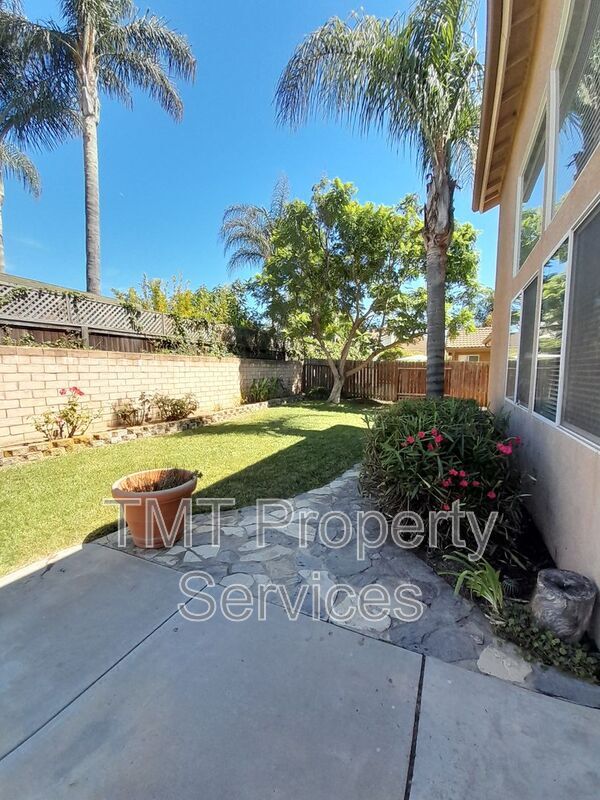 Building Photo - 2742 La Purisima Ave