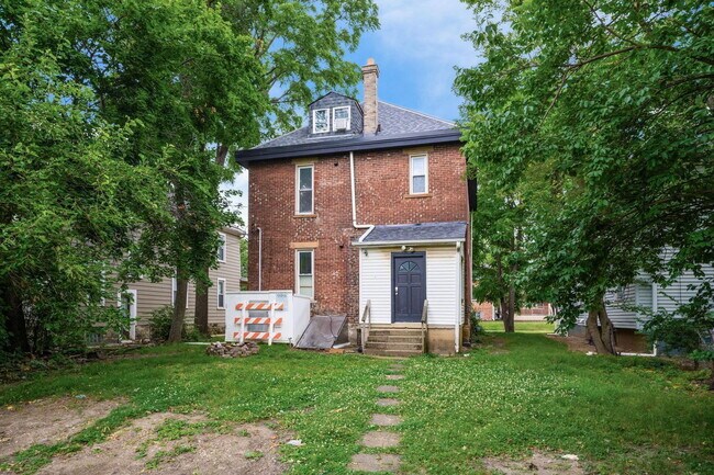 Building Photo - 319 E 17th Ave