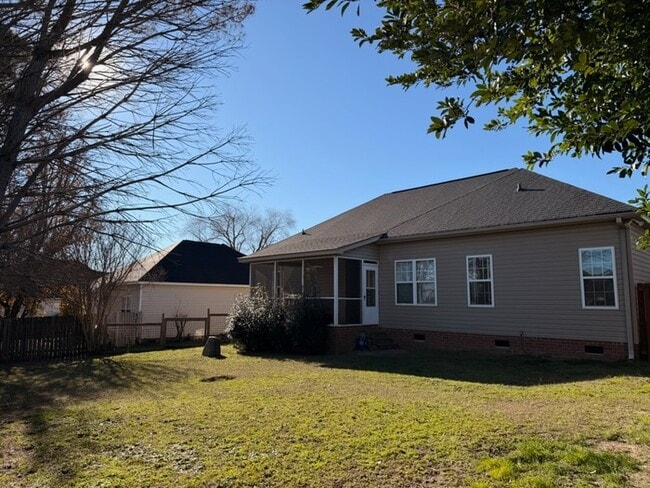 Building Photo - COMING SOON: Well Maintained 3BR 2BA Home w/ Pool Access + Dog Park in GREAT Location!