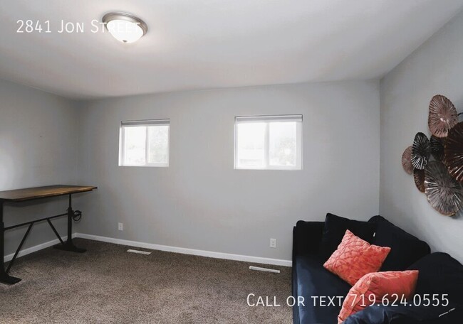 Building Photo - Spacious 5-Bed Gem with Finished Basement ...