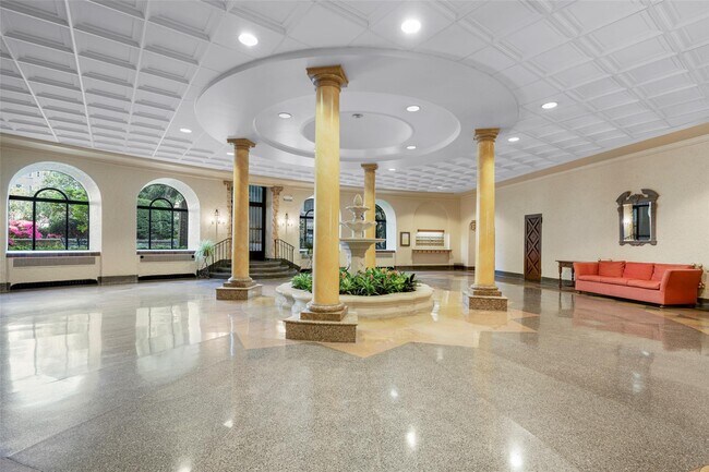 Building Photo - 14 N Chatsworth Ave