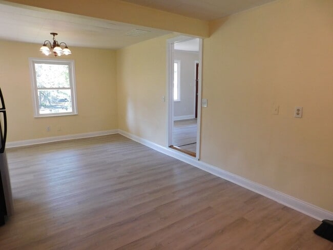 Building Photo - 4925 Morton Rd