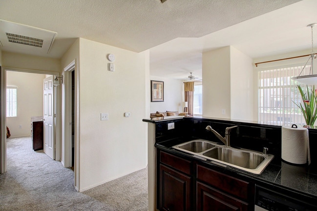 Building Photo - 3830 E Lakewood Parkway East