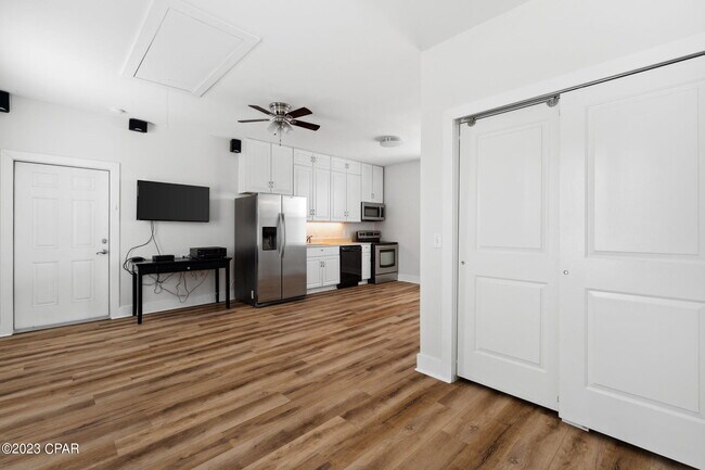 Building Photo - 316 Coral Gables St