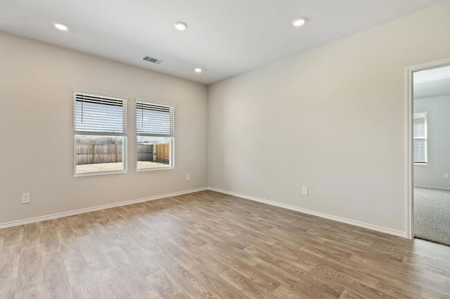 Building Photo - 1702 Miller Ter