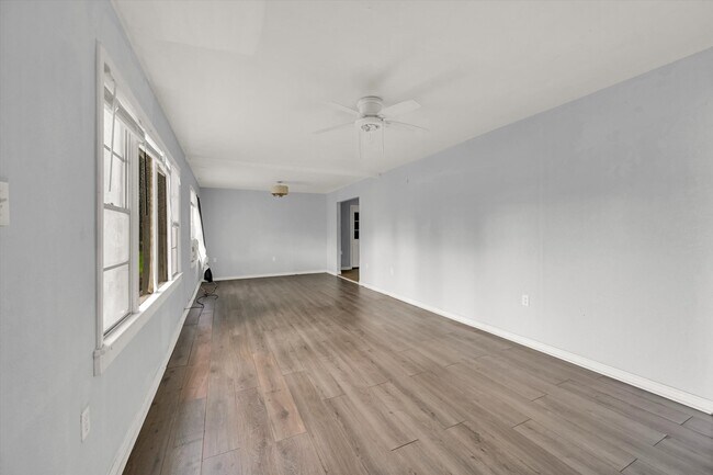 Building Photo - 616 Benson St