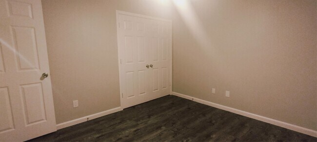 Building Photo - 6207 Woodvale Dr