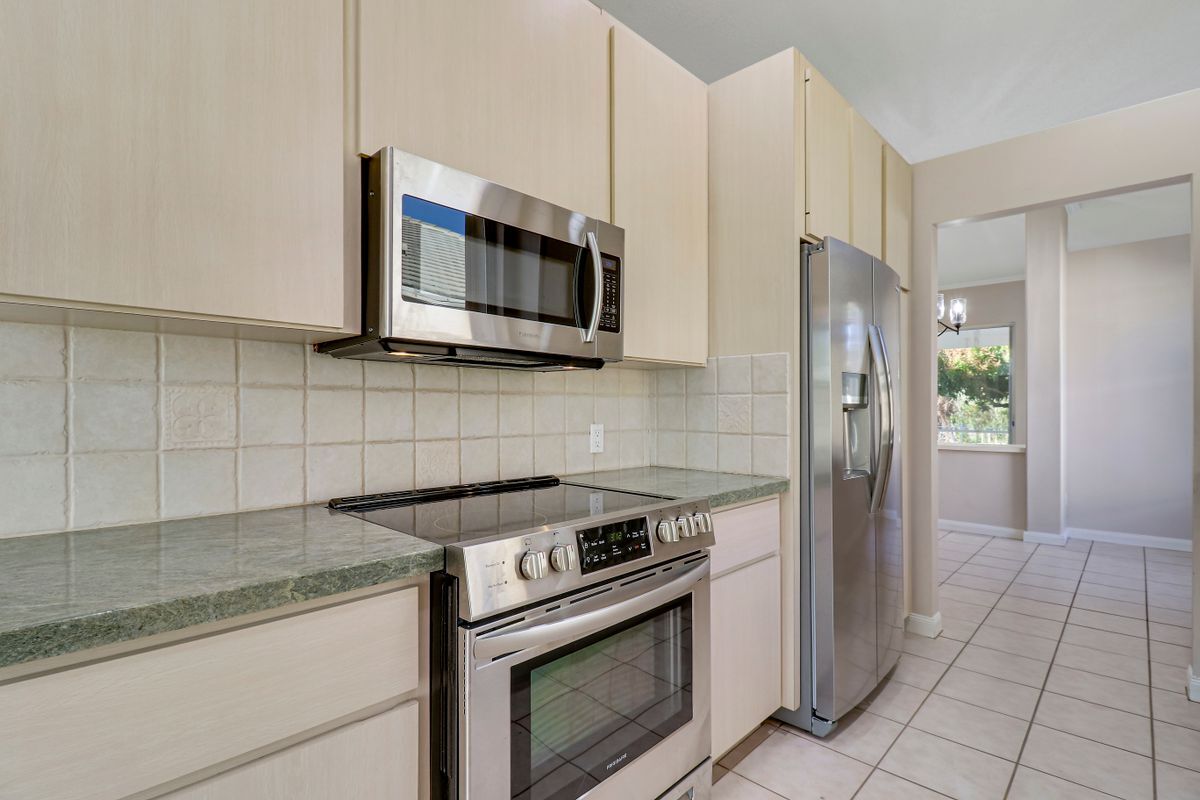 Building Photo - 7428 SE Waxberry Cir