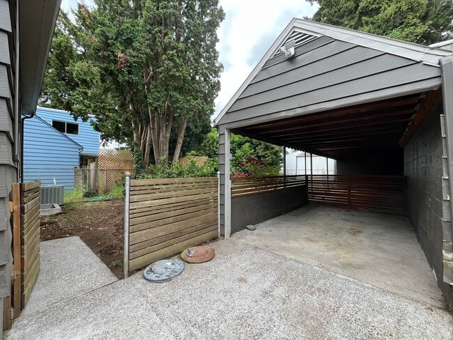 Building Photo - Stunning Rose City Park 5BD 2BA Home with Gas Fireplace Updated Finishes, Air Conditioning & Laun...