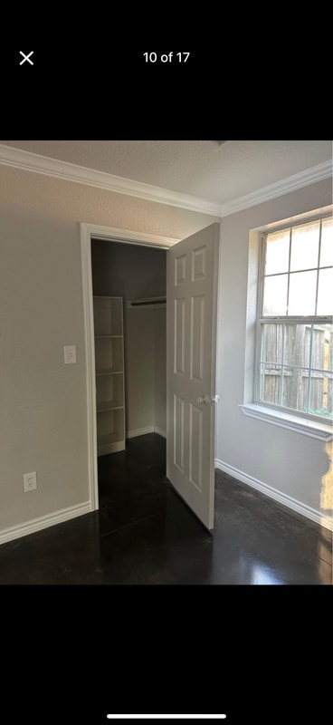 Building Photo - 725 E Locust St