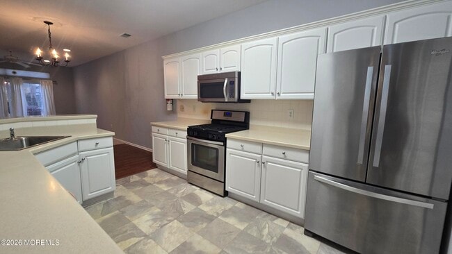 Building Photo - 16 Golden Willows Ave