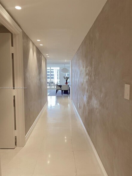 Building Photo - 430 Grand Bay Dr
