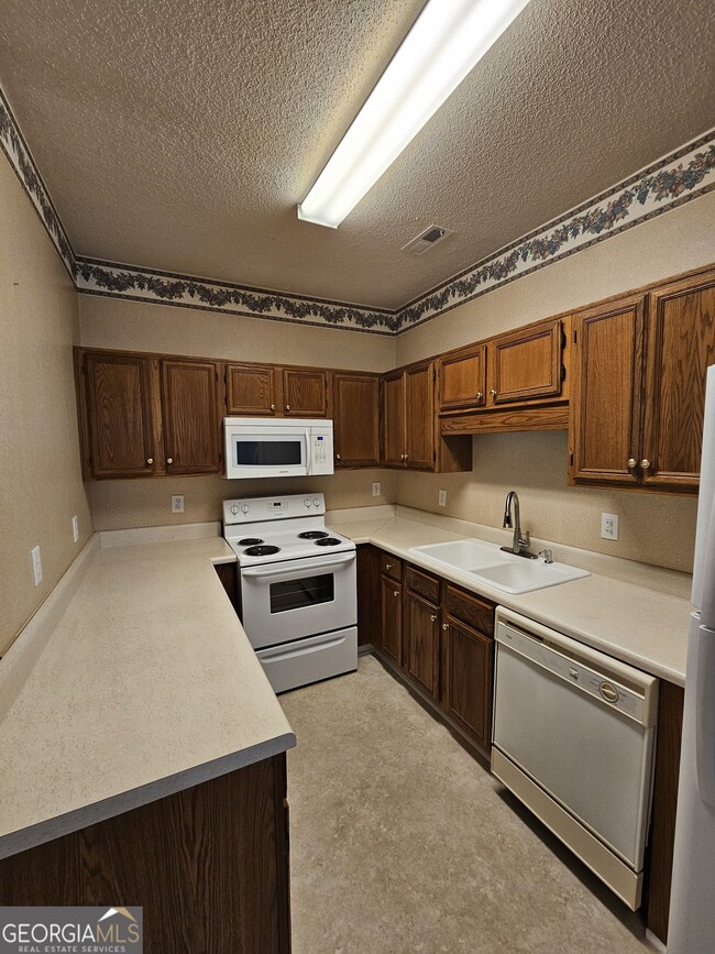 Building Photo - 407 Peachtree Club Dr