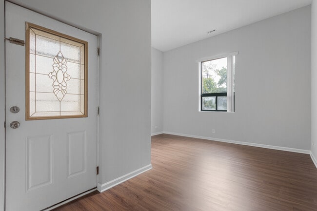 Building Photo - 2451 W Howard St