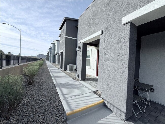 Building Photo - 9332 Serene Hbr St