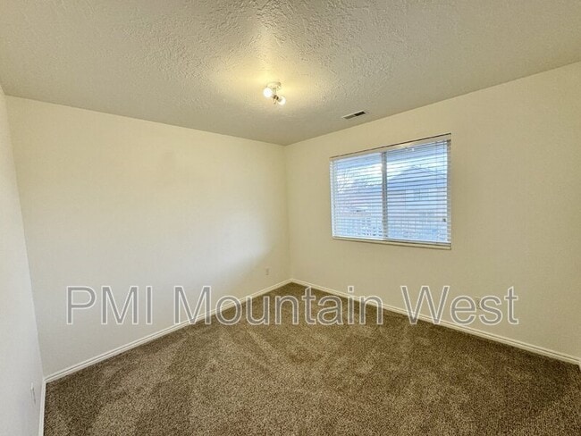 Building Photo - 49 S 200 W