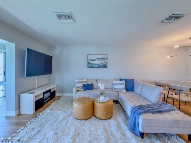 Building Photo - 1910 Gulf Shore Blvd N