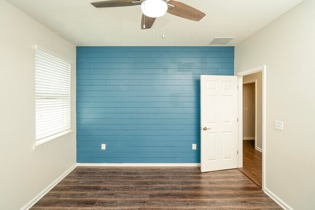 Building Photo - 494 Aventurine Ave