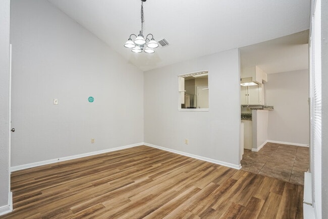 Building Photo - 6862 Heather Hollow Dr