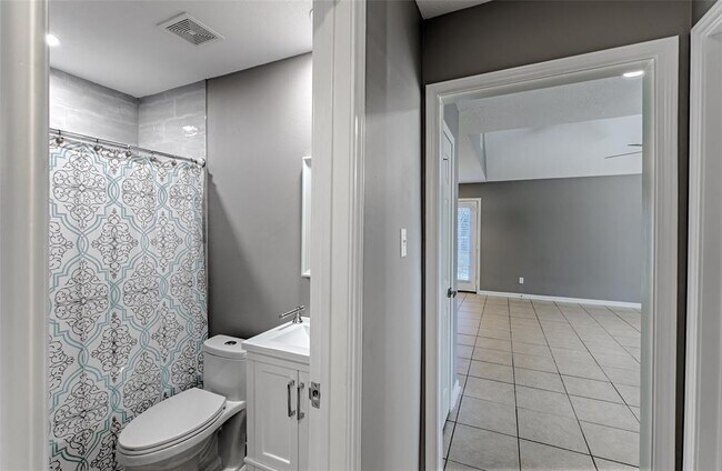 Building Photo - 3607 Hampstead Ct