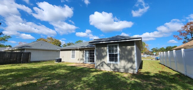 Building Photo - 3/2 Single Family