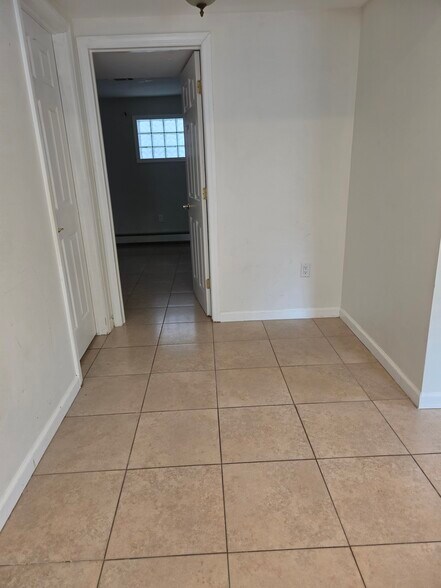 Building Photo - 456 Morse Ave