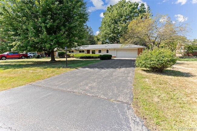 Building Photo - 3765 Ruthland Rd