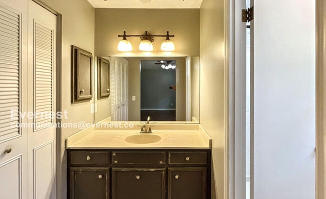 Building Photo - 7823 Huntington Forest Dr