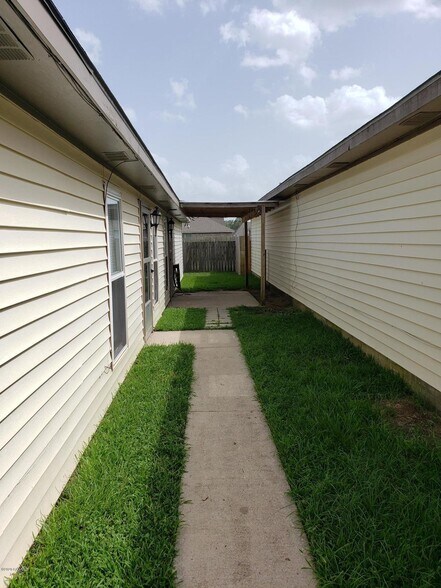 Building Photo - 230 Briarcliff Dr