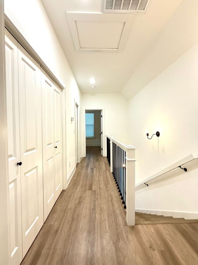 Building Photo - $2,200 Move-In-Special