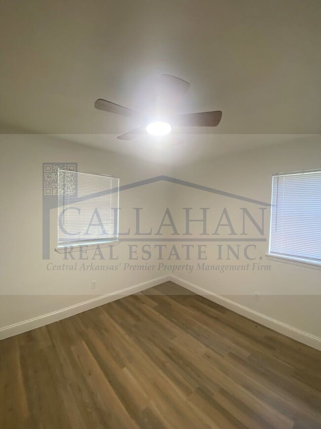 Building Photo - Southwest LR 4 Bedroom Home