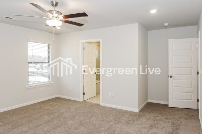 Building Photo - 103 Cool Cir