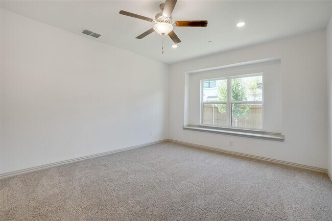 Building Photo - Luxury living in this stunning 4 bedroom, 3 bath home