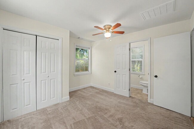 Building Photo - 3 Bed 2 Bath Home with Great Outdoor Space!