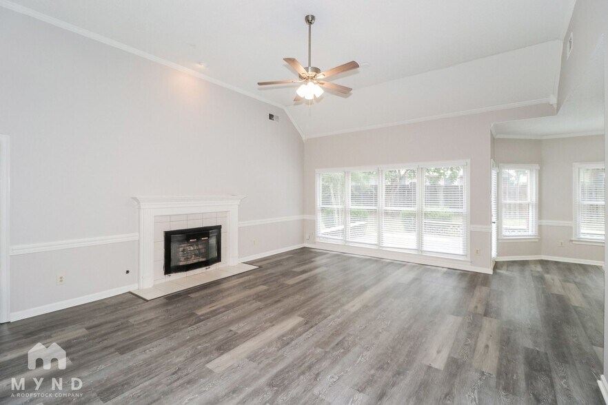 Building Photo - 1624 Wayside Cove