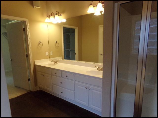 Building Photo - 2025 Glenn Arbor Ct