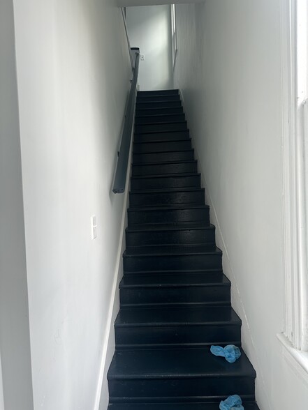 Building Photo - 111 E 39th St