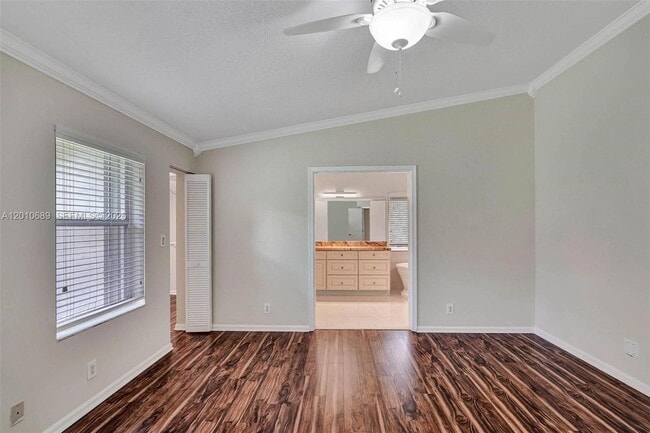 Building Photo - 10219 NW 48th Manor